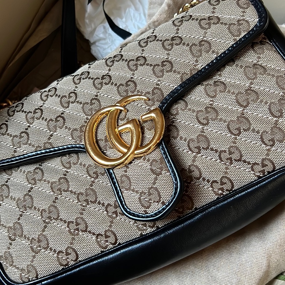 Gucci Shoulder bag, barely used. Always in box and dust bag. Purchased new.